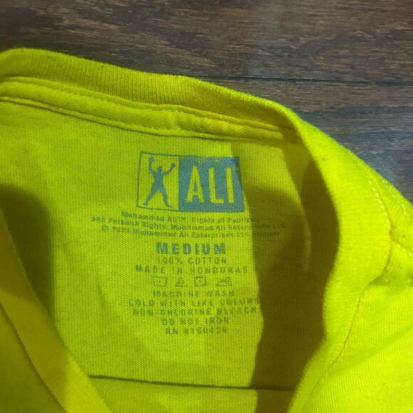 muhammad ali by ali vinage graphic tee - Picture 3 of 4